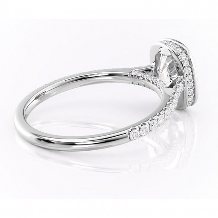 Inel de logodnă Fernelle din aur Alb 14kt cu moissanite tăietură pernă – Montură închisă rafinată pentru profil înalt | Personalizează și configurează gratuit online [3]