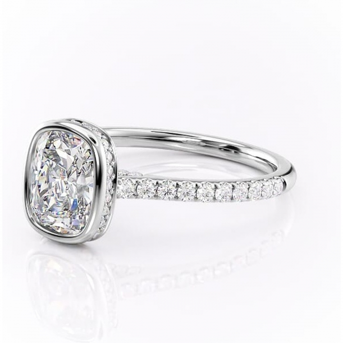 Inel de logodnă Fernelle din aur Alb 14kt cu moissanite tăietură pernă – Montură închisă rafinată pentru profil înalt | Personalizează și configurează gratuit online [7]