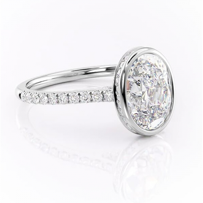 Inel de logodnă Fernelle din aur Alb 14kt cu moissanite tăietură ovală – Montură închisă rafinată pentru profil înalt | Personalizează și configurează gratuit online [1]
