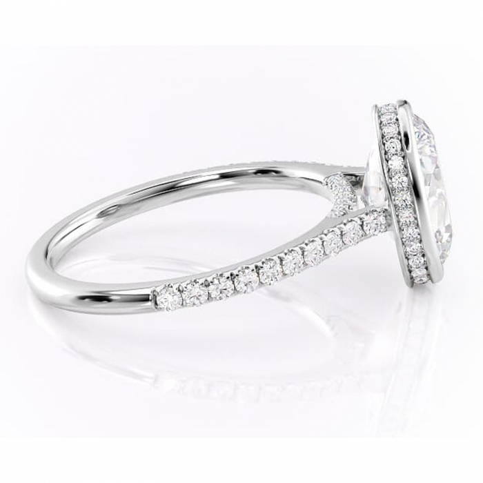 Inel de logodnă Fernelle din aur Alb 14kt cu moissanite tăietură ovală – Montură închisă rafinată pentru profil înalt | Personalizează și configurează gratuit online [2]