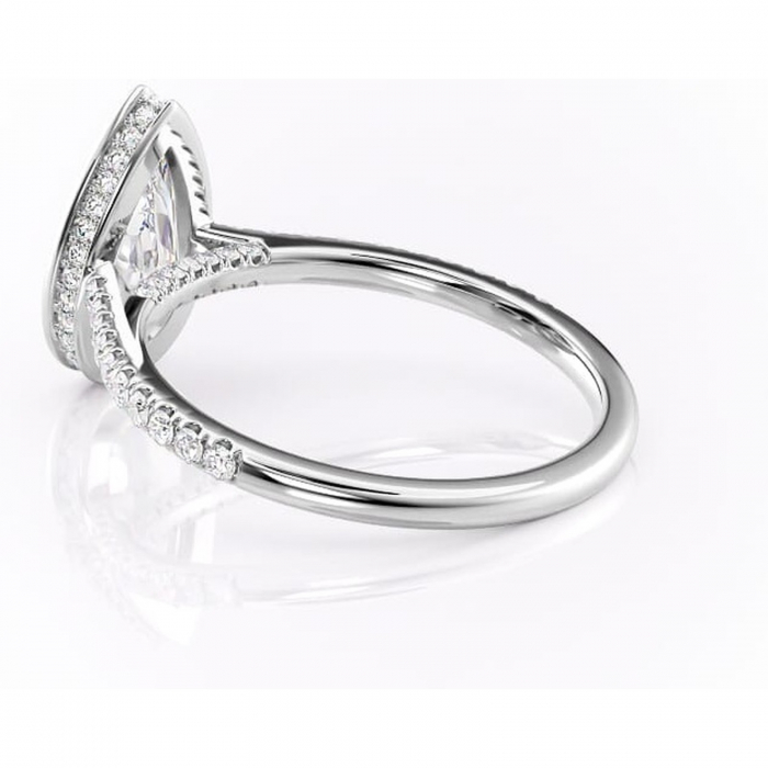 Inel de logodnă Fernelle din aur Alb 18kt cu moissanite tăietură pară – Montură închisă rafinată pentru profil înalt | Personalizează și configurează gratuit online [5]