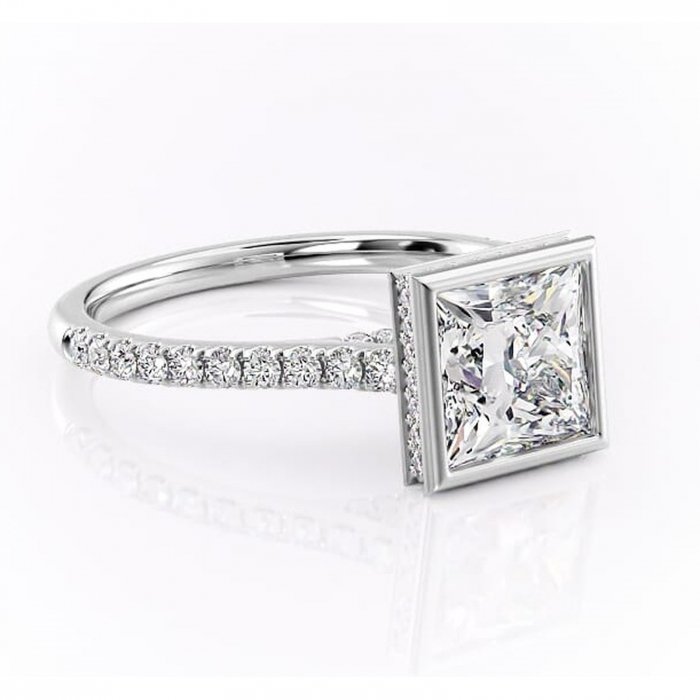 Inel de logodnă Fernelle din aur Alb 18kt cu moissanite tăietură princess – Montură închisă rafinată pentru profil înalt | Personalizează și configurează gratuit online [1]