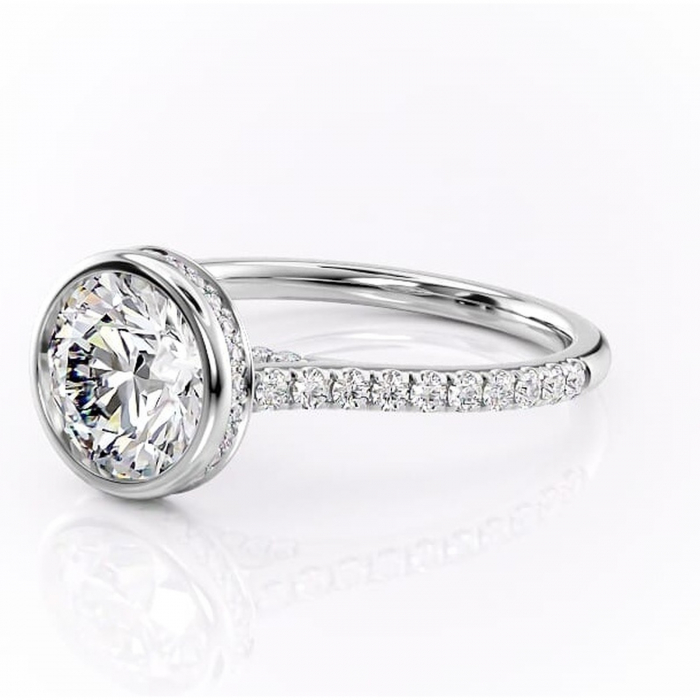 Inel de logodnă Fernelle din aur Alb 14kt cu moissanite tăietură rotundă – Montură închisă rafinată pentru profil înalt | Personalizează și configurează gratuit online [7]