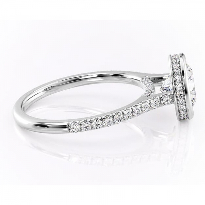 Inel de logodnă Fernelle din aur Alb 14kt cu moissanite tăietură rotundă – Montură închisă rafinată pentru profil înalt | Personalizează și configurează gratuit online [2]