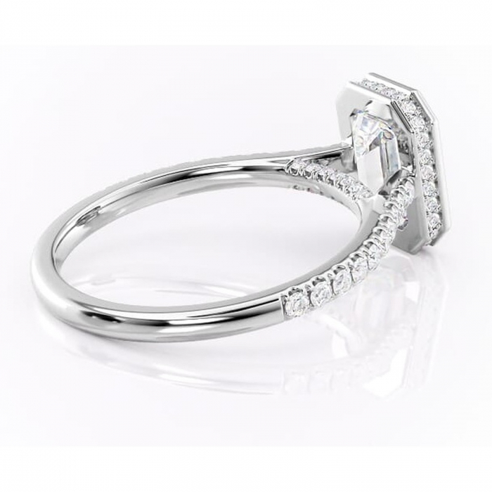 Inel de logodnă Fernelle din aur Alb 18kt cu moissanite tăietură smarald – Montură închisă rafinată pentru profil înalt | Personalizează și configurează gratuit online [3]