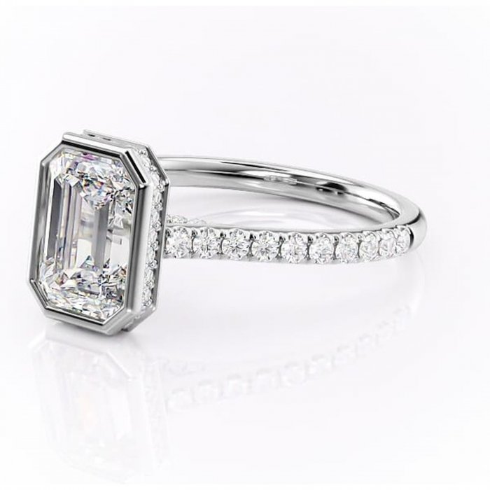 Inel de logodnă Fernelle din aur Alb 18kt cu moissanite tăietură smarald – Montură închisă rafinată pentru profil înalt | Personalizează și configurează gratuit online [7]