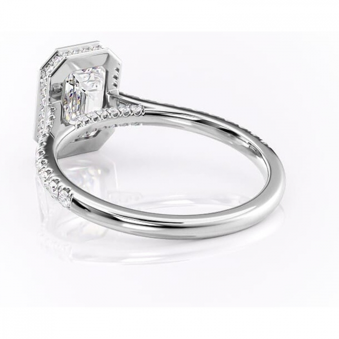 Inel de logodnă Fernelle din aur Alb 18kt cu moissanite tăietură smarald – Montură închisă rafinată pentru profil înalt | Personalizează și configurează gratuit online [4]