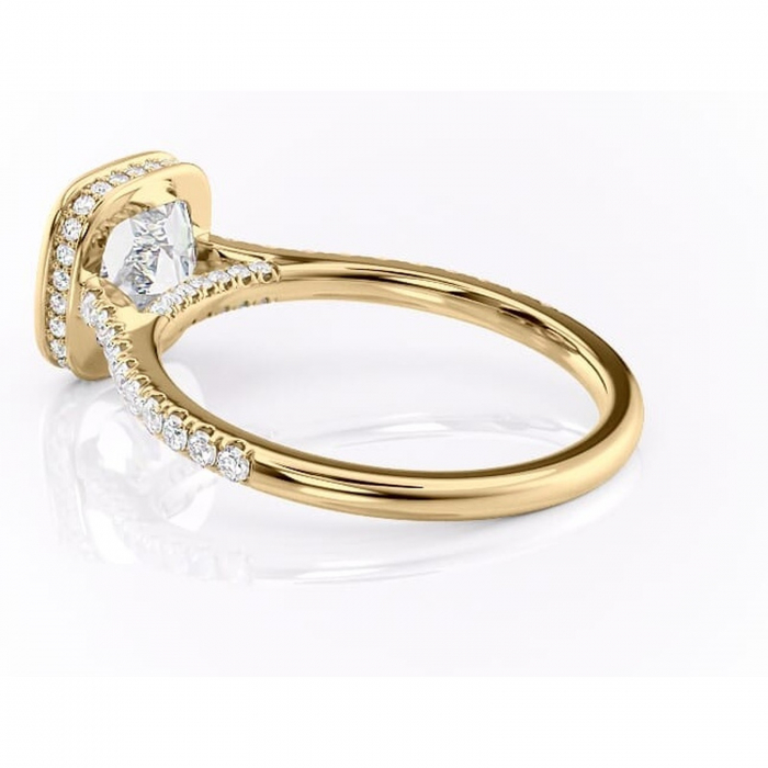 Inel de logodnă Fernelle din aur Galben 14kt cu moissanite tăietură pernă – Montură închisă rafinată pentru profil înalt | Personalizează și configurează gratuit online [5]