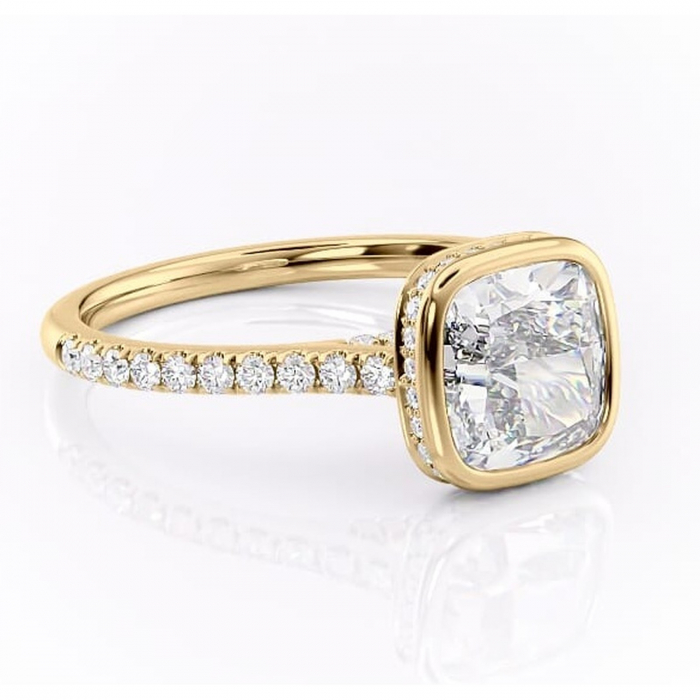 Inel de logodnă Fernelle din aur Galben 14kt cu moissanite tăietură pernă – Montură închisă rafinată pentru profil înalt | Personalizează și configurează gratuit online [1]
