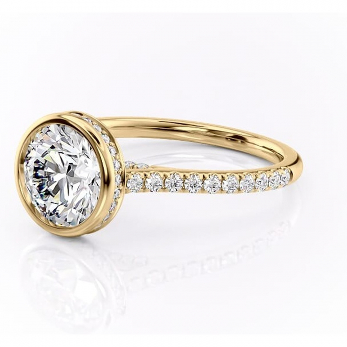 Inel de logodnă Fernelle din aur Galben 14kt cu moissanite tăietură rotundă – Montură închisă rafinată pentru profil înalt | Personalizează și configurează gratuit online [7]