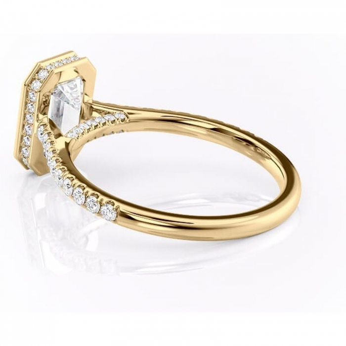 Inel de logodnă Fernelle din aur Galben 14kt cu moissanite tăietură smarald – Montură închisă rafinată pentru profil înalt | Personalizează și configurează gratuit online [5]