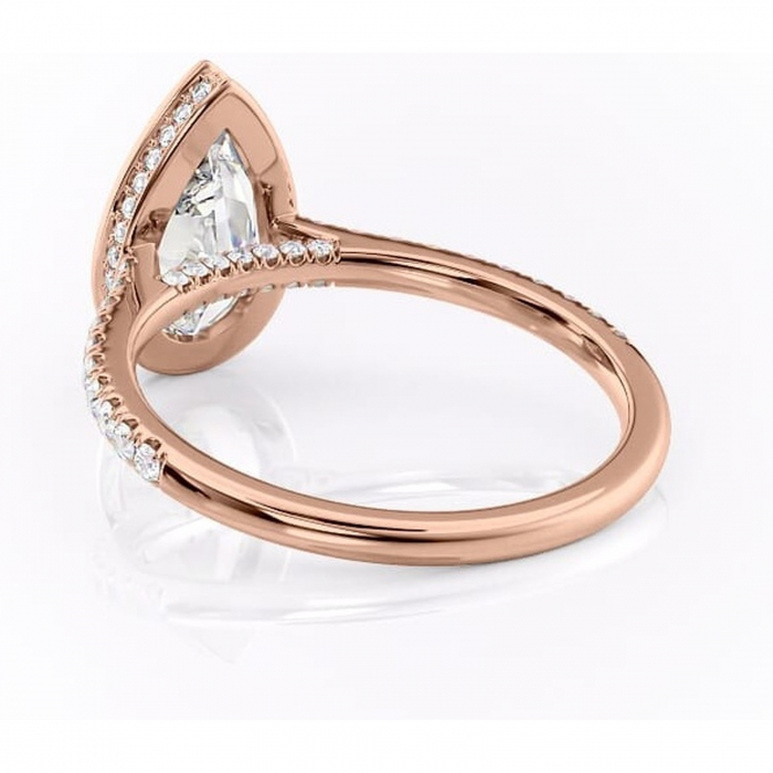 Inel de logodnă Fernelle din aur Rose 18kt cu moissanite tăietură pară – Montură închisă rafinată pentru profil înalt | Personalizează și configurează gratuit online [4]