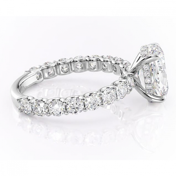 Inel de logodnă Floralie din aur Alb 14kt cu moissanite tăietură ovală – Pietre laterale excepțional | Personalizează și configurează gratuit online [2]