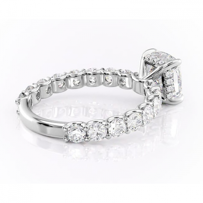 Inel de logodnă Floralie din aur Alb 14kt cu moissanite tăietură pernă – Pietre laterale excepțional | Personalizează și configurează gratuit online [3]