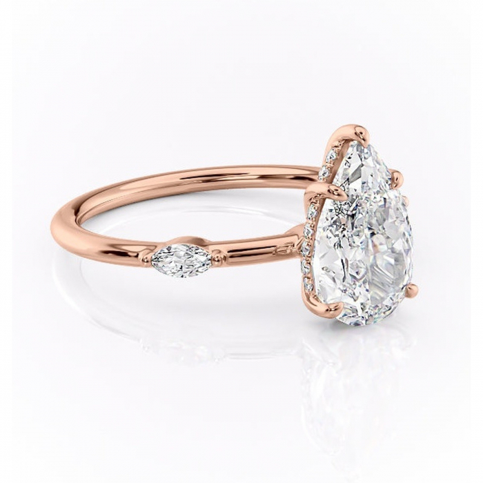 Inel de logodnă Gemina din aur Rose 18kt cu moissanite tăietură pară – Pietre laterale rafinată pentru profil înalt | Personalizează și configurează gratuit online [1]