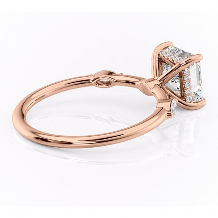 Inel de logodnă Gemina din aur Rose 14kt cu moissanite tăietură princess – Pietre laterale rafinată pentru profil înalt | Personalizează și configurează gratuit online [3]