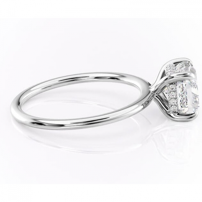 Inel de logodnă Genevieve din aur Alb 14kt cu moissanite tăietură pernă – Solitar rafinată pentru profil înalt | Personalizează și configurează gratuit online [2]