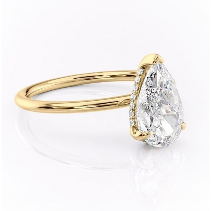 Inel de logodnă Genevieve din aur Galben 18kt cu moissanite tăietură pară – Solitar rafinată pentru profil înalt | Personalizează și configurează gratuit online [1]