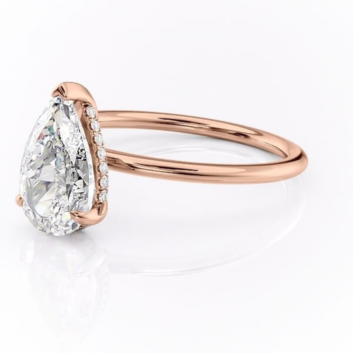 Inel de logodnă Genevieve din aur Rose 18kt cu moissanite tăietură pară – Solitar rafinată pentru profil înalt | Personalizează și configurează gratuit online [7]