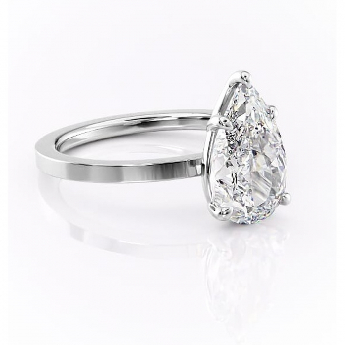 Inel de logodnă Georgiana din aur Alb 14kt cu moissanite tăietură pară – Profil pătrat rafinată pentru profil înalt | Personalizează și configurează gratuit online [1]