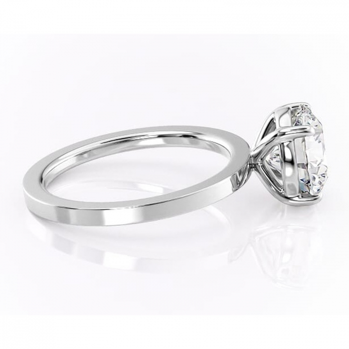 Inel de logodnă Georgiana din aur Alb 14kt cu moissanite tăietură rotundă – Profil pătrat rafinată pentru profil înalt | Personalizează și configurează gratuit online [2]