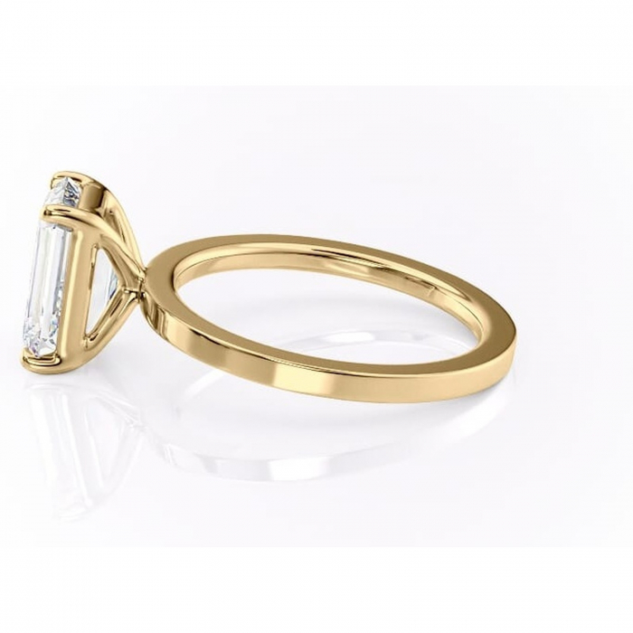 Inel de logodnă Georgiana din aur Galben 14kt cu moissanite tăietură smarald – Profil pătrat rafinată pentru profil înalt | Personalizează și configurează gratuit online [6]