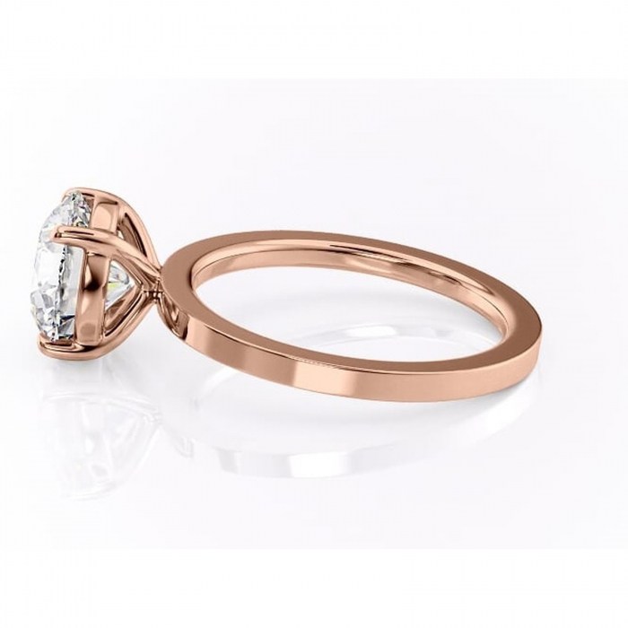 Inel de logodnă Georgiana din aur Rose 14kt cu moissanite tăietură rotundă – Profil pătrat rafinată pentru profil înalt | Personalizează și configurează gratuit online [6]