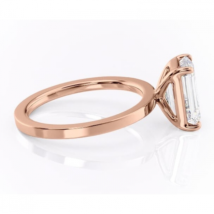 Inel de logodnă Georgiana din aur Rose 18kt cu moissanite tăietură smarald – Profil pătrat rafinată pentru profil înalt | Personalizează și configurează gratuit online [2]