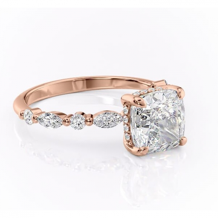 Inel de logodnă Gwendolyn din aur Rose 14kt cu moissanite tăietură pernă – Pietre laterale rafinată pentru profil înalt | Personalizează și configurează gratuit online [1]
