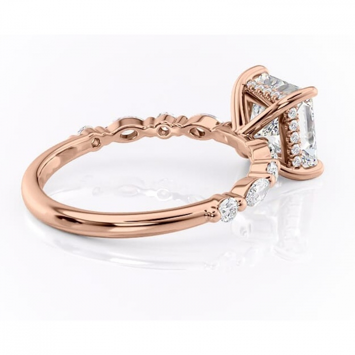 Inel de logodnă Gwendolyn din aur Rose 18kt cu moissanite tăietură princess – Pietre laterale rafinată pentru profil înalt | Personalizează și configurează gratuit online [3]