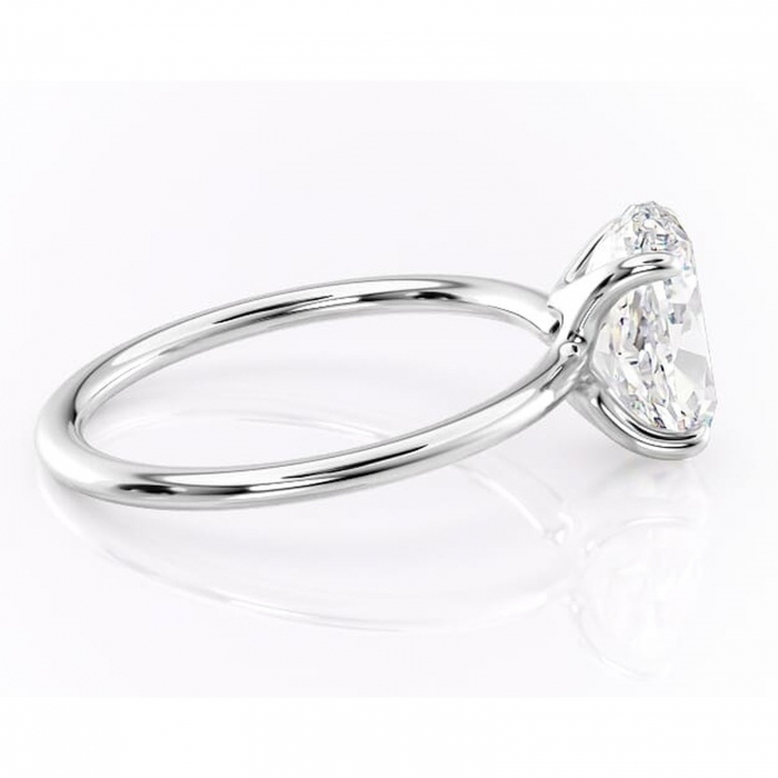 Inel de logodnă Helena din aur Alb 14kt cu moissanite tăietură ovală – Solitar rafinată pentru profil jos | Personalizează și configurează gratuit online [2]