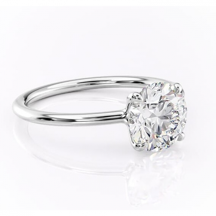 Inel de logodnă Helena din aur Alb 14kt cu moissanite tăietură rotundă – Solitar rafinată pentru profil jos | Personalizează și configurează gratuit online [1]