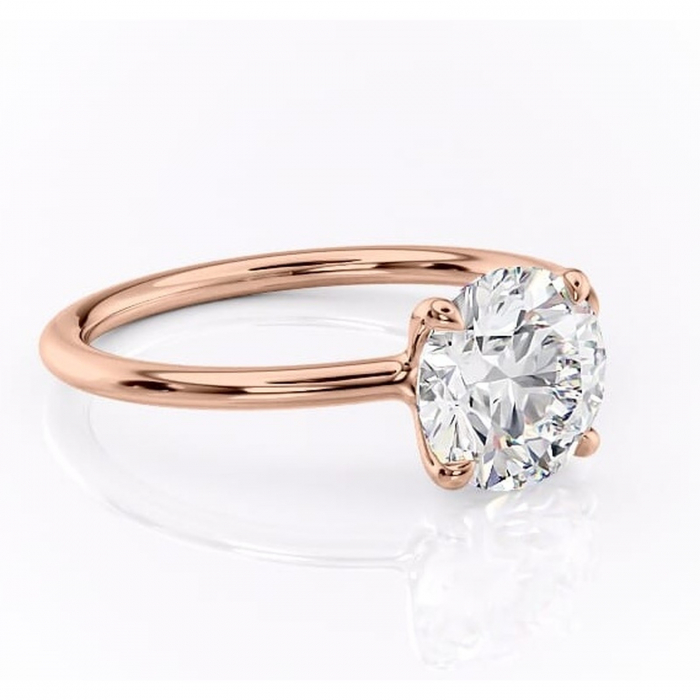 Inel de logodnă Helena din aur Rose 14kt cu moissanite tăietură rotundă – Solitar rafinată pentru profil jos | Personalizează și configurează gratuit online [1]
