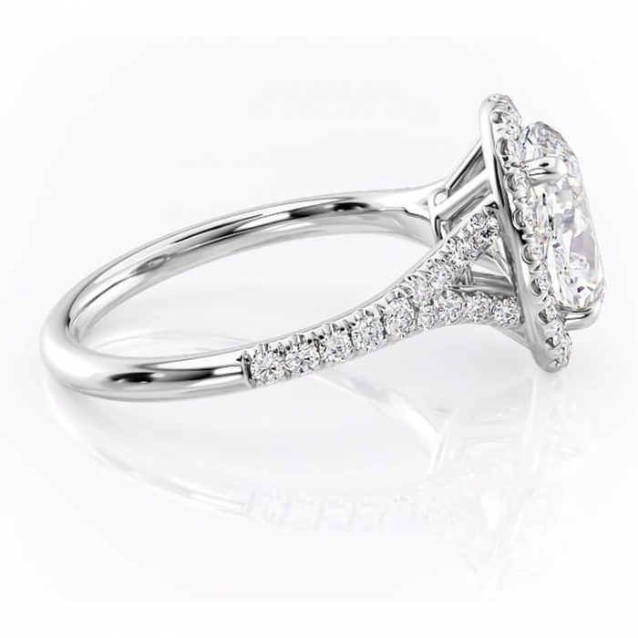Inel de logodnă Henrietta din aur Alb 14kt cu moissanite tăietură ovală – Halo rafinată pentru profil mediu | Personalizează și configurează gratuit online [2]