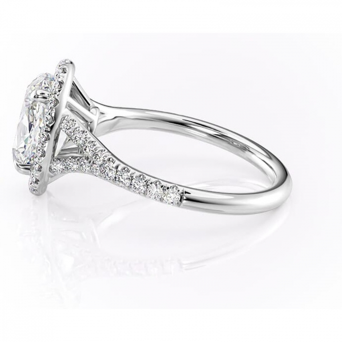 Inel de logodnă Henrietta din aur Alb 14kt cu moissanite tăietură ovală – Halo rafinată pentru profil mediu | Personalizează și configurează gratuit online [6]