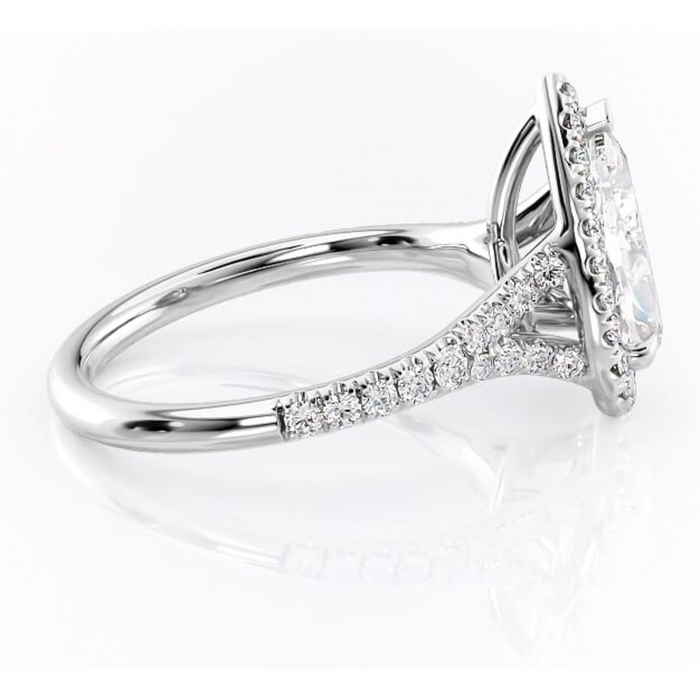 Inel de logodnă Henrietta din aur Alb 18kt cu moissanite tăietură pară – Halo rafinată pentru profil mediu | Personalizează și configurează gratuit online [2]