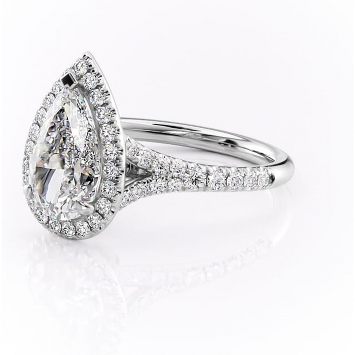 Inel de logodnă Henrietta din aur Alb 18kt cu moissanite tăietură pară – Halo rafinată pentru profil mediu | Personalizează și configurează gratuit online [7]