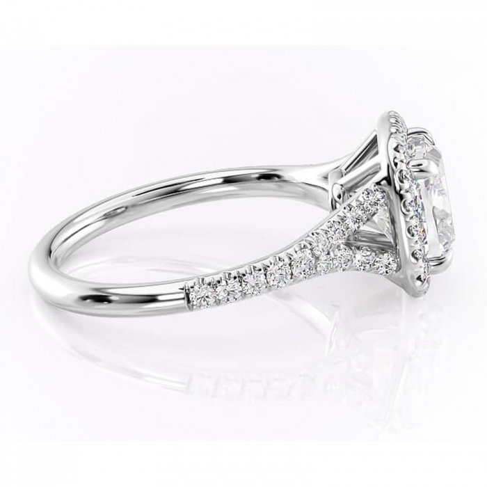 Inel de logodnă Henrietta din aur Alb 14kt cu moissanite tăietură pernă – Halo rafinată pentru profil mediu | Personalizează și configurează gratuit online [2]