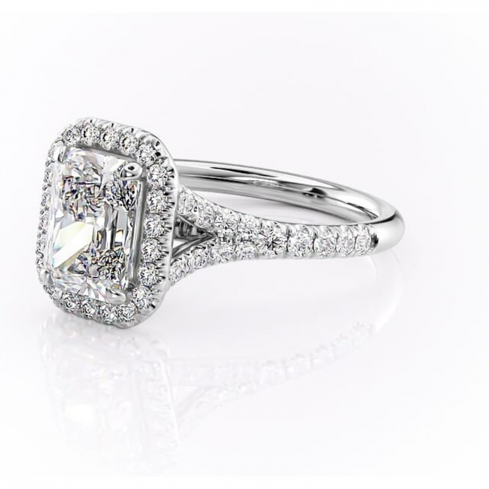 Inel de logodnă Henrietta din aur Alb 14kt cu moissanite tăietură radiantă – Halo rafinată pentru profil mediu | Personalizează și configurează gratuit online [7]