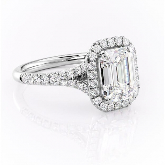 Inel de logodnă Henrietta din aur Alb 18kt cu moissanite tăietură smarald – Halo rafinată pentru profil mediu | Personalizează și configurează gratuit online [1]