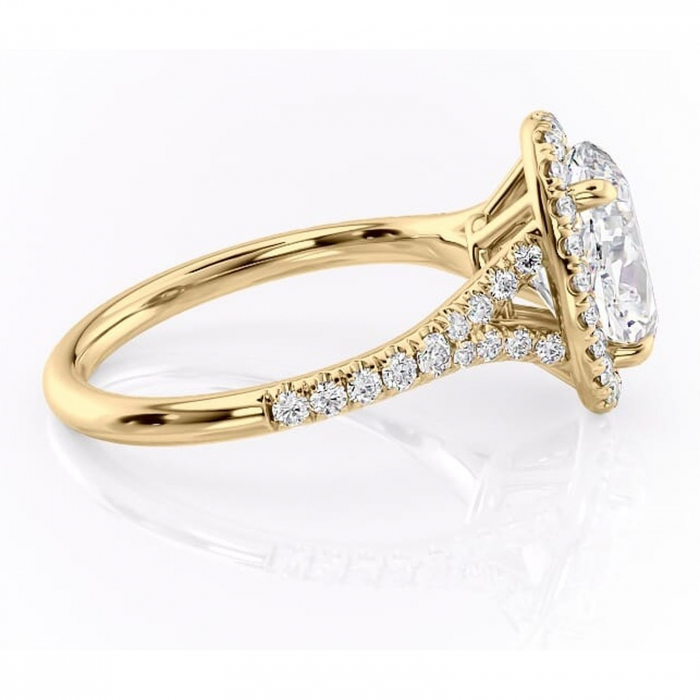 Inel de logodnă Henrietta din aur Galben 14kt cu moissanite tăietură ovală – Halo rafinată pentru profil mediu | Personalizează și configurează gratuit online [2]