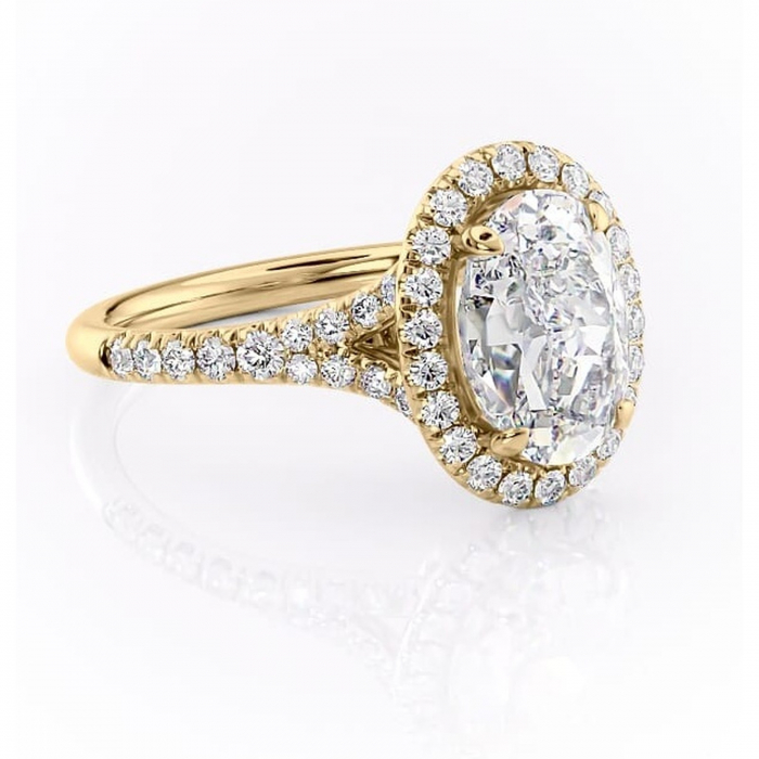 Inel de logodnă Henrietta din aur Galben 14kt cu moissanite tăietură ovală – Halo rafinată pentru profil mediu | Personalizează și configurează gratuit online [1]