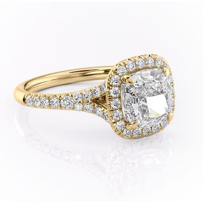 Inel de logodnă Henrietta din aur Galben 14kt cu moissanite tăietură pernă – Halo rafinată pentru profil mediu | Personalizează și configurează gratuit online [1]
