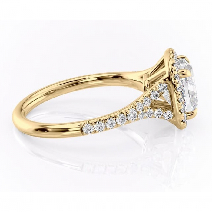 Inel de logodnă Henrietta din aur Galben 14kt cu moissanite tăietură pernă – Halo rafinată pentru profil mediu | Personalizează și configurează gratuit online [2]