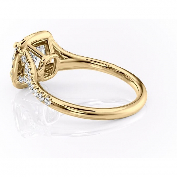 Inel de logodnă Henrietta din aur Galben 14kt cu moissanite tăietură pernă – Halo rafinată pentru profil mediu | Personalizează și configurează gratuit online [5]