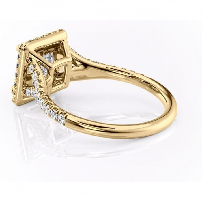 Inel de logodnă Henrietta din aur Galben 14kt cu moissanite tăietură princess – Halo rafinată pentru profil mediu | Personalizează și configurează gratuit online [5]