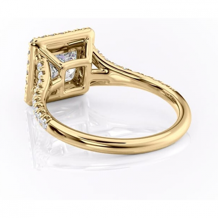 Inel de logodnă Henrietta din aur Galben 14kt cu moissanite tăietură princess – Halo rafinată pentru profil mediu | Personalizează și configurează gratuit online [4]