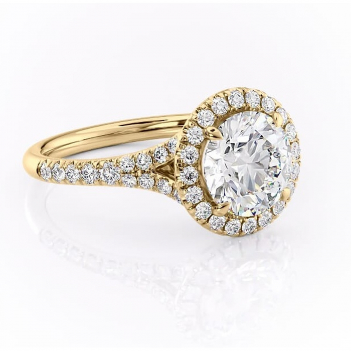Inel de logodnă Henrietta din aur Galben 14kt cu moissanite tăietură rotundă – Halo rafinată pentru profil mediu | Personalizează și configurează gratuit online [1]