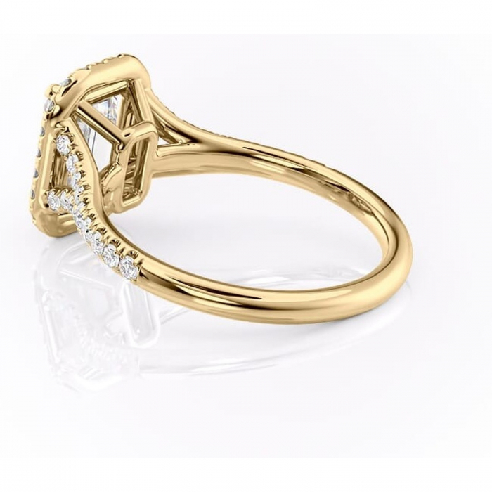 Inel de logodnă Henrietta din aur Galben 14kt cu moissanite tăietură smarald – Halo rafinată pentru profil mediu | Personalizează și configurează gratuit online [5]