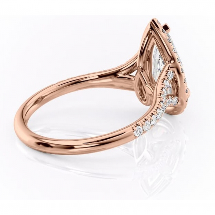Inel de logodnă Henrietta din aur Rose 18kt cu moissanite tăietură pară – Halo rafinată pentru profil mediu | Personalizează și configurează gratuit online [3]